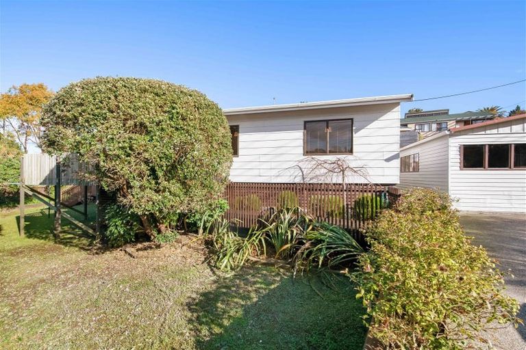 Photo of property in 39 D'oyly Drive, Stanmore Bay, Whangaparaoa, 0932