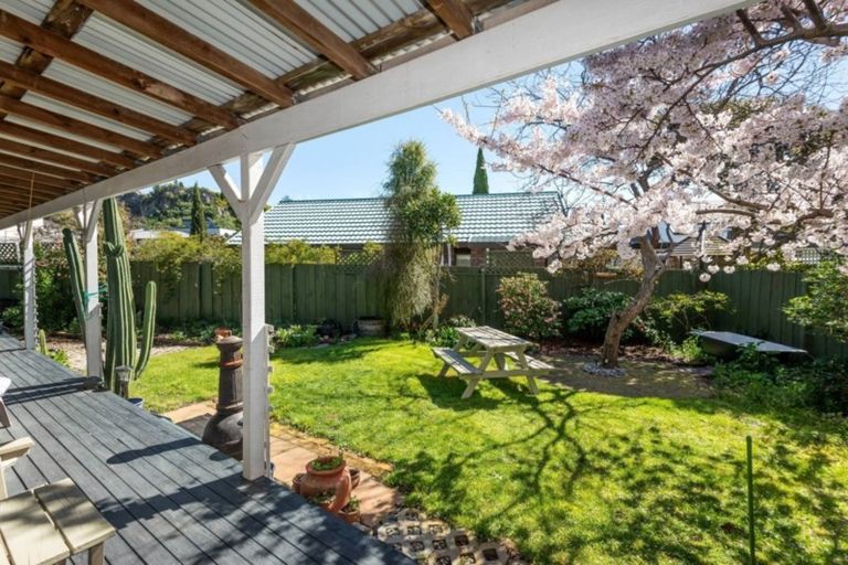 Photo of property in 2/49a Main Road, Redcliffs, Christchurch, 8081