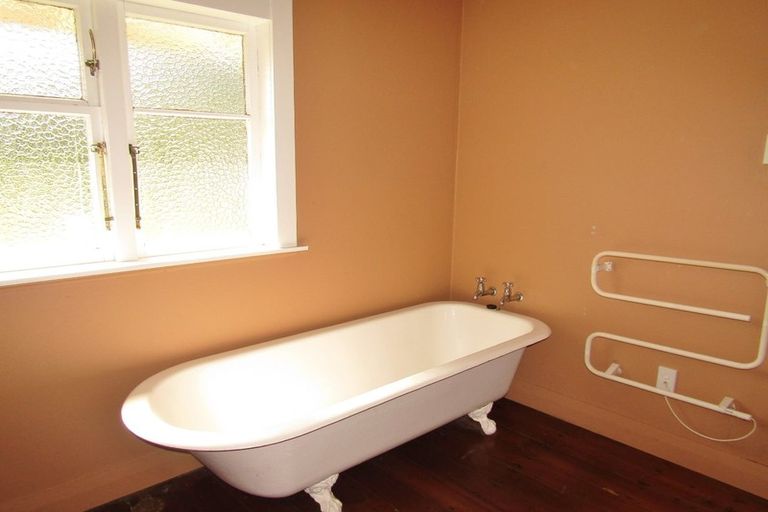 Photo of property in 37 Riverside Drive, Waiwhetu, Lower Hutt, 5010