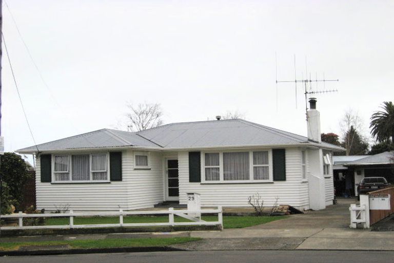 Photo of property in 29 Karaka Crescent, Levin, 5510