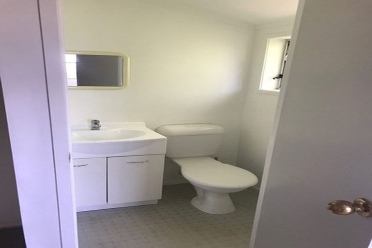 Photo of property in 1/37 Eversleigh Road, Belmont, Auckland, 0622