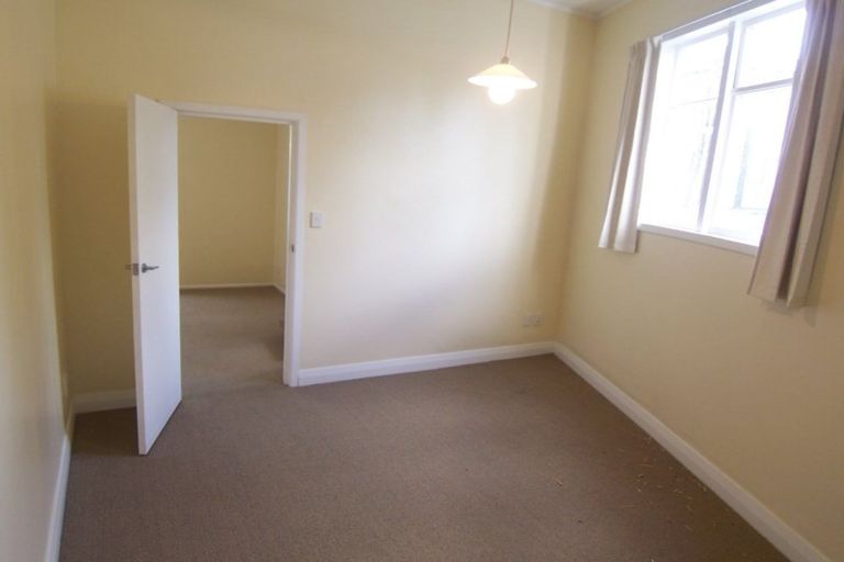 Photo of property in 140 Tasman Street, Mount Cook, Wellington, 6021