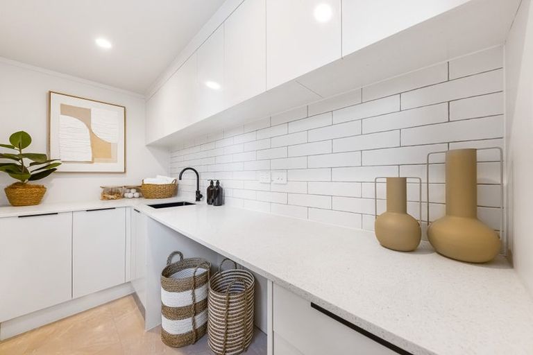 Photo of property in 35 Mcdowell Crescent, Hillcrest, Auckland, 0627