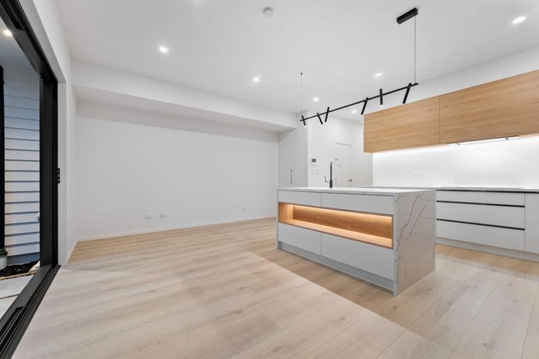 Photo of property in 37c Corunna Road, Milford, Auckland, 0620