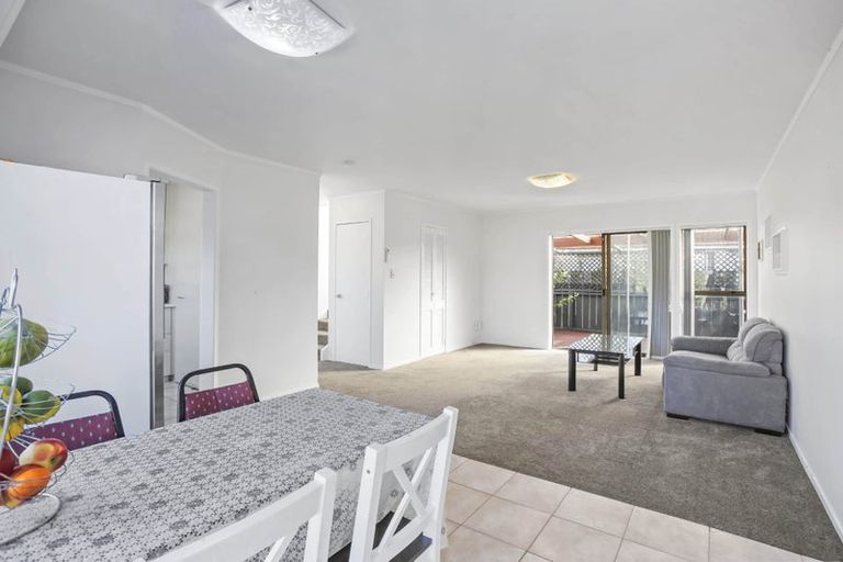 Photo of property in 45b Kurnell Drive, Botany Downs, Auckland, 2010