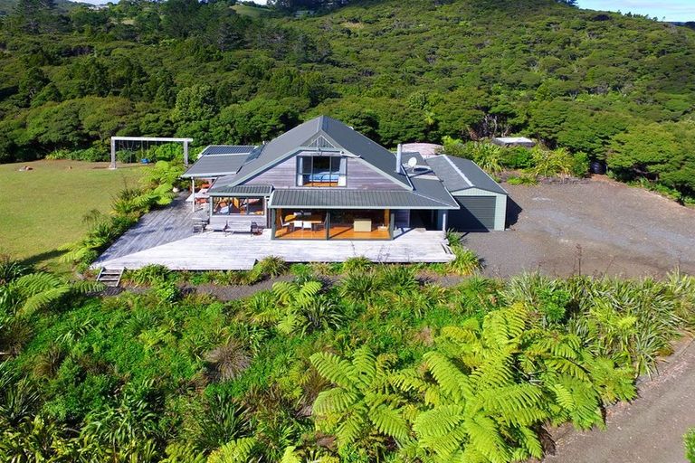 Photo of property in 126 Lone Kauri Road, Karekare, Auckland, 0772