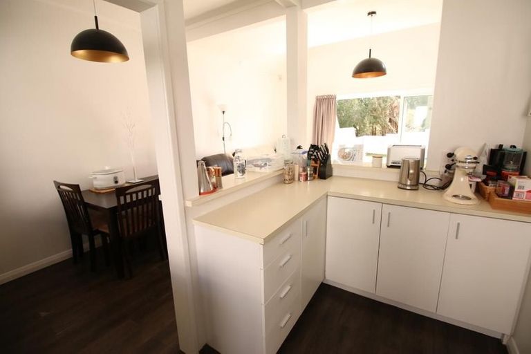 Photo of property in 2/18 Reid Road, New Lynn, Auckland, 0600