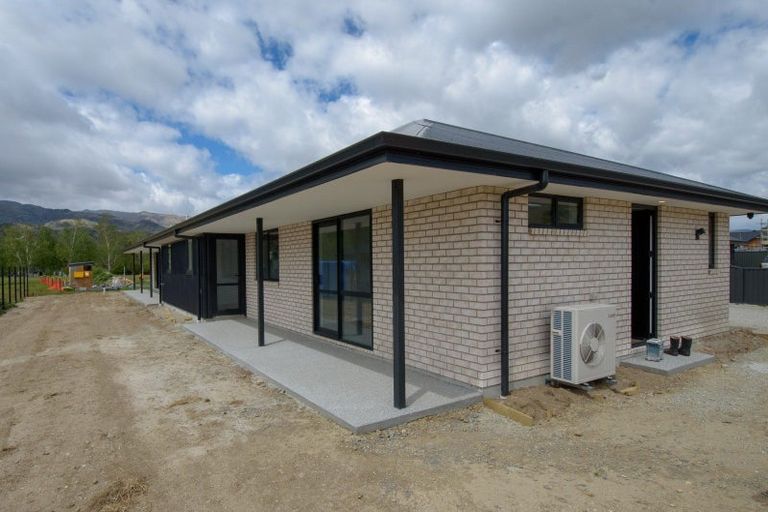 Photo of property in 34a-b Stratford Drive, Mount Pisa, Cromwell, 9383