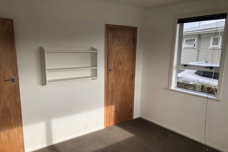 Photo of property in 12 Riversdale Drive, Merrilands, New Plymouth, 4312