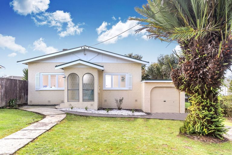 Photo of property in 13 Miro Street, New Lynn, Auckland, 0600