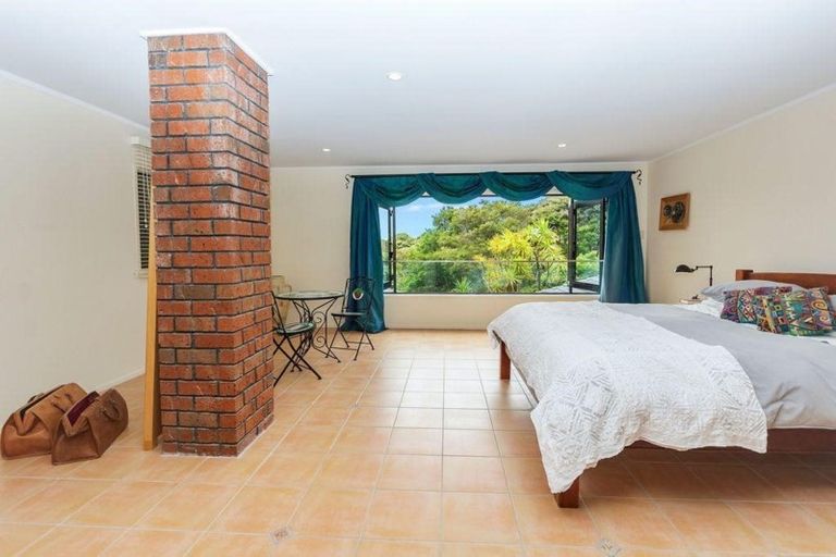 Photo of property in 733 Scenic Drive, Henderson Valley, Auckland, 0612