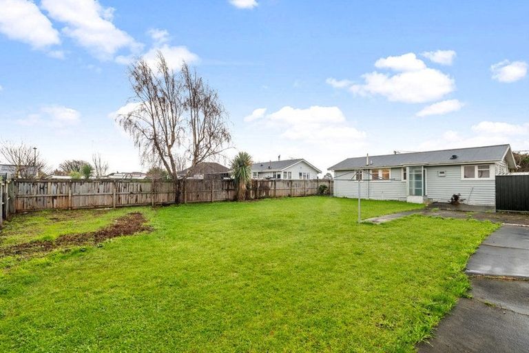 Photo of property in 30 Paddington Street, Northcote, Christchurch, 8052