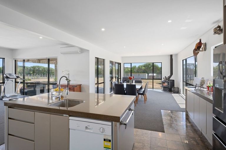 Photo of property in 27 Raukawa Road, Peka Peka, Waikanae, 5391