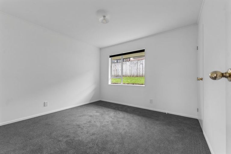 Photo of property in 17 Cretian Crescent, Henderson, Auckland, 0612