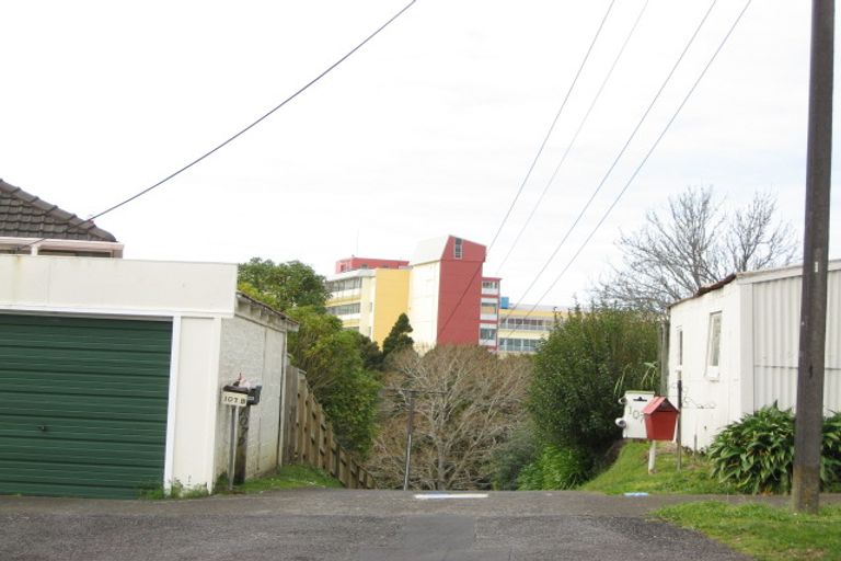 Photo of property in 107 Seaview Road, Westown, New Plymouth, 4310