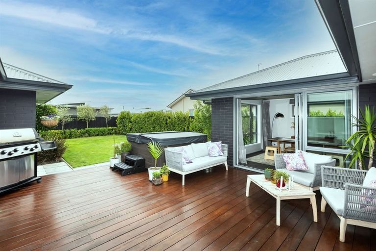 Photo of property in 44 Worsleys Road, Cracroft, Christchurch, 8025