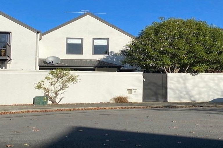 Photo of property in 8 Oakford Close, Riccarton, Christchurch, 8011