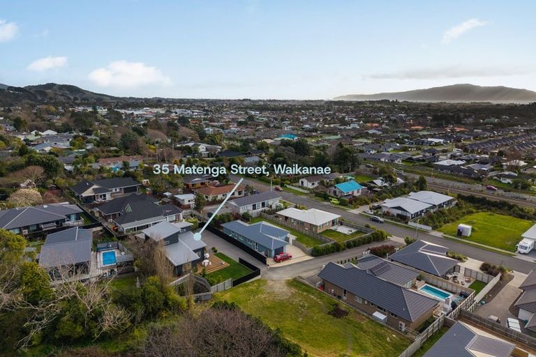 Photo of property in 35 Matenga Street, Waikanae, 5036