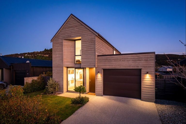 Photo of property in 8 Glen Dene Crescent, Wanaka, 9305