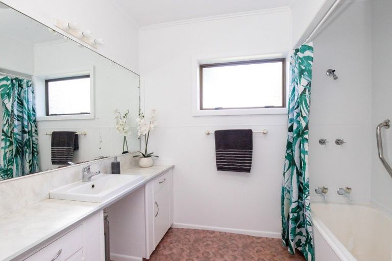 Photo of property in 108 Pipiroa Road, Ngatea, 3503