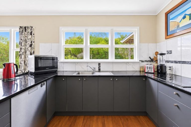 Photo of property in 15 St James Avenue, Helensville, 0800