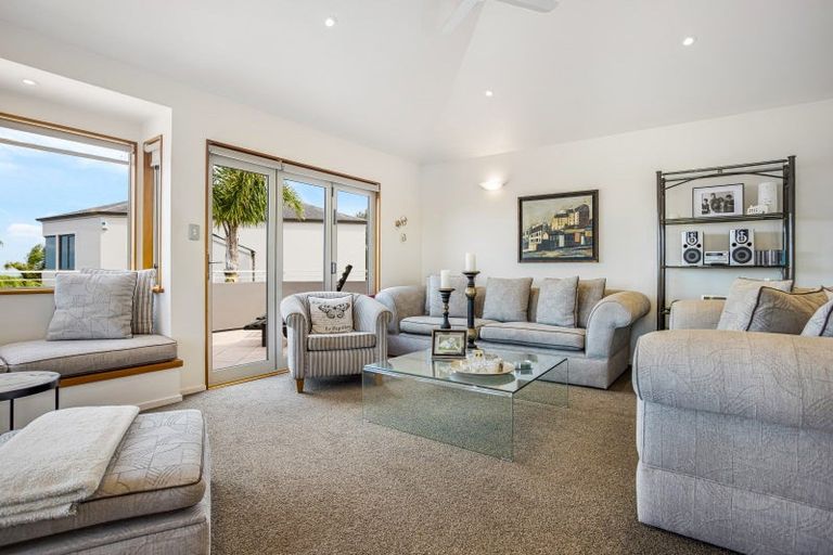 Photo of property in 78 Knights Road, Rothesay Bay, Auckland, 0630