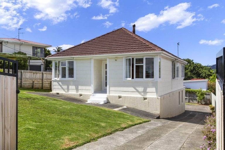 Photo of property in 44 Savoy Road, Glen Eden, Auckland, 0602