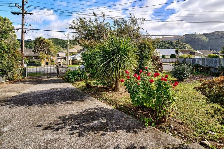 Photo of property in 96 Molesworth Street, Taita, Lower Hutt, 5011
