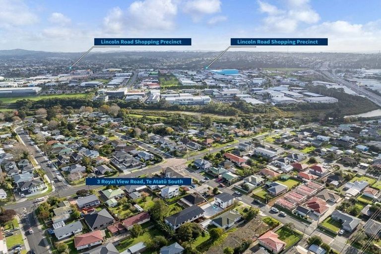Photo of property in 1/3 Royal View Road, Te Atatu South, Auckland, 0610