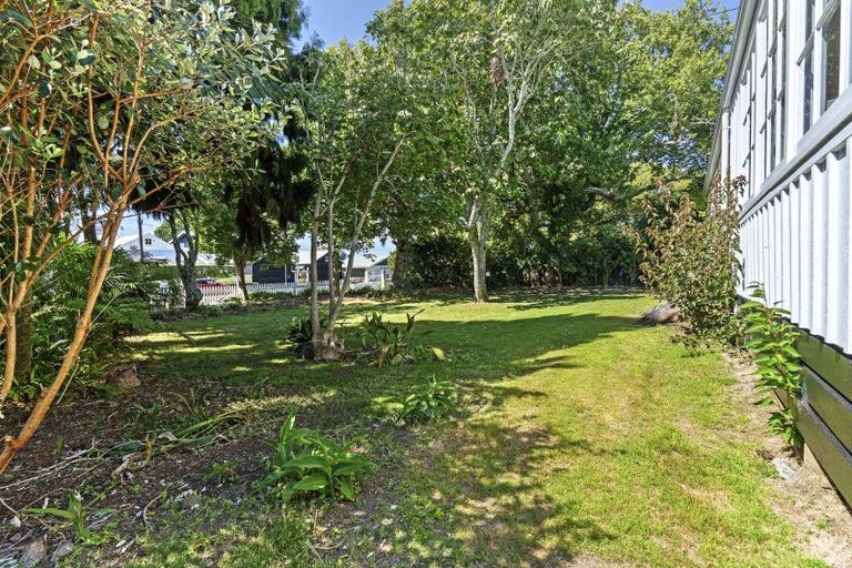 Photo of property in 90 Pendarves Street, New Plymouth, 4310