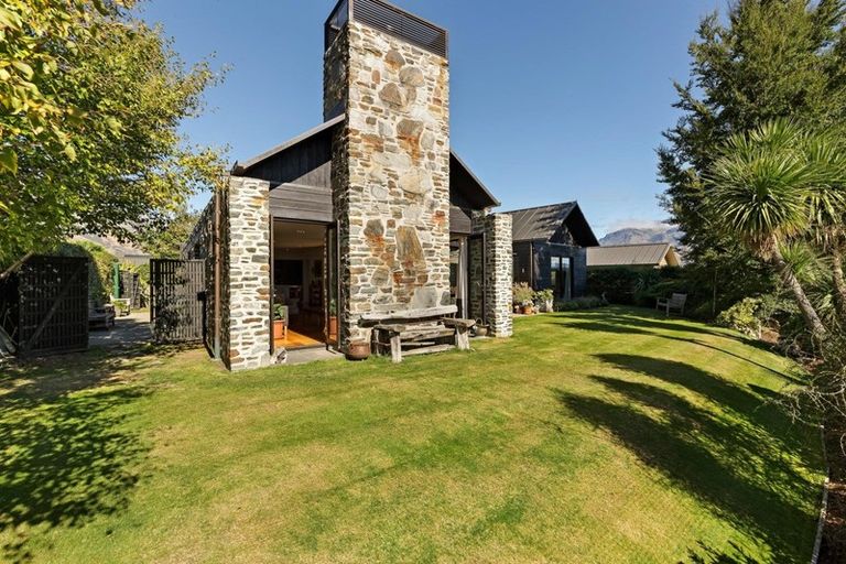 Photo of property in 8 Bretby Court, Jacks Point, Queenstown, 9371