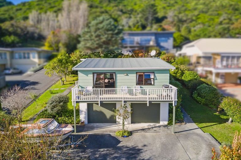 Photo of property in 47 Kakariki Grove, Waikanae, 5036