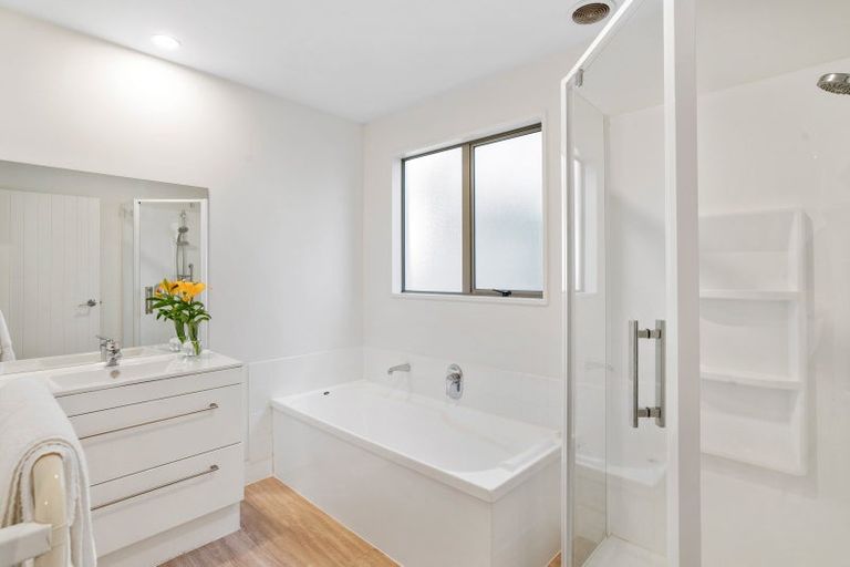 Photo of property in 17a Mataraki Place, Wanaka, 9305