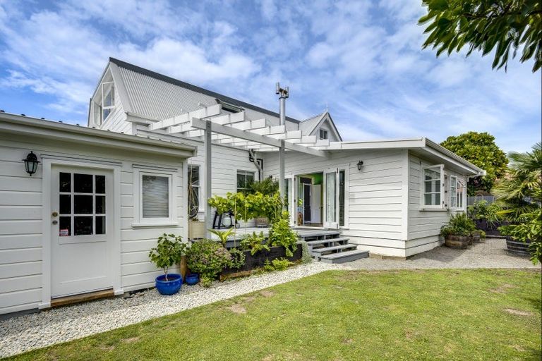 Photo of property in 3 Terrace Lane, Hospital Hill, Napier, 4110