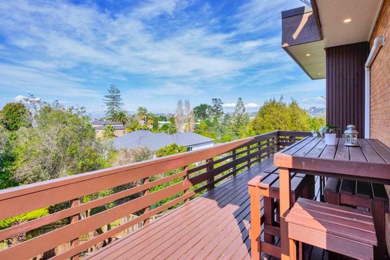 Photo of property in 1/2a Carlisle Road, Browns Bay, Auckland, 0630