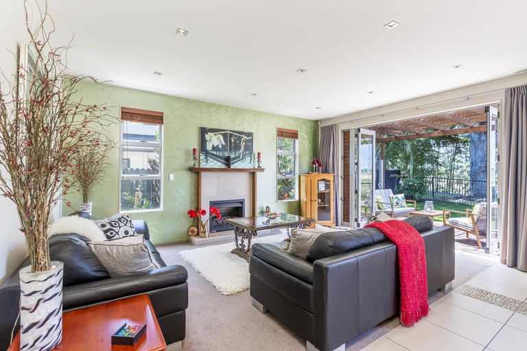 Photo of property in 20a Glenross Drive, Wattle Downs, Auckland, 2103