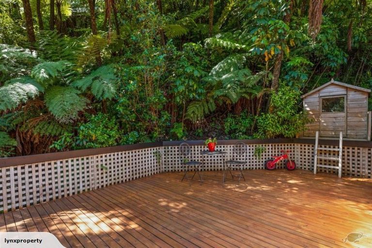 Photo of property in 3 Whiorau Grove, Lowry Bay, Lower Hutt, 5013