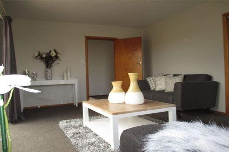 Photo of property in 6 Davidson Crescent, Hornby, Christchurch, 8042