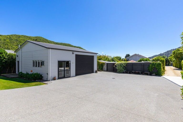 Photo of property in 6a Huia Street, Waikawa, Picton, 7220