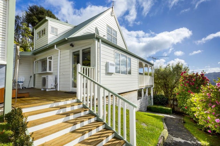 Photo of property in 6 Hobbit Lane, Pinehaven, Upper Hutt, 5371