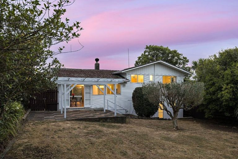 Photo of property in 15 Zita Maria Drive, Massey, Auckland, 0614