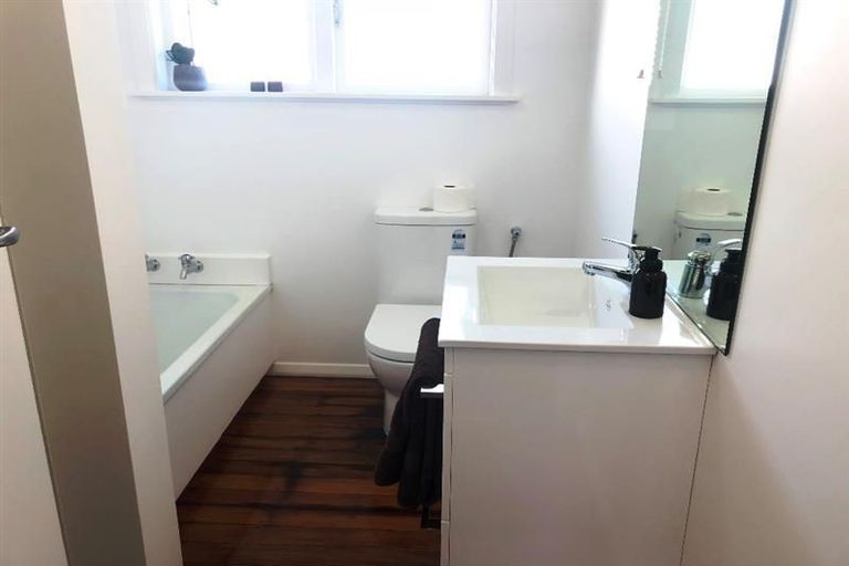 Photo of property in 30 Saint Annes Street, Levin, 5510