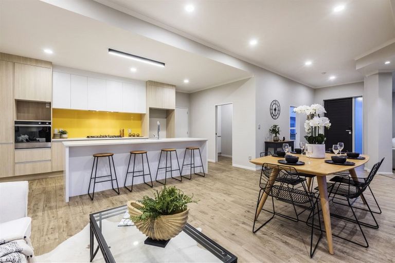 Photo of property in 17 Aporo Drive, Kumeu, 0810