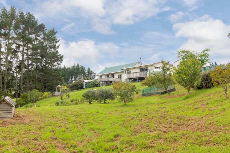 Photo of property in 182 Amreins Road, Taupaki, Henderson, 0782
