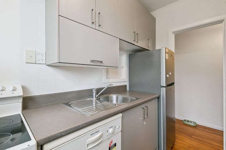 Photo of property in 3/8 Mataroa Avenue, Northland, Wellington, 6012