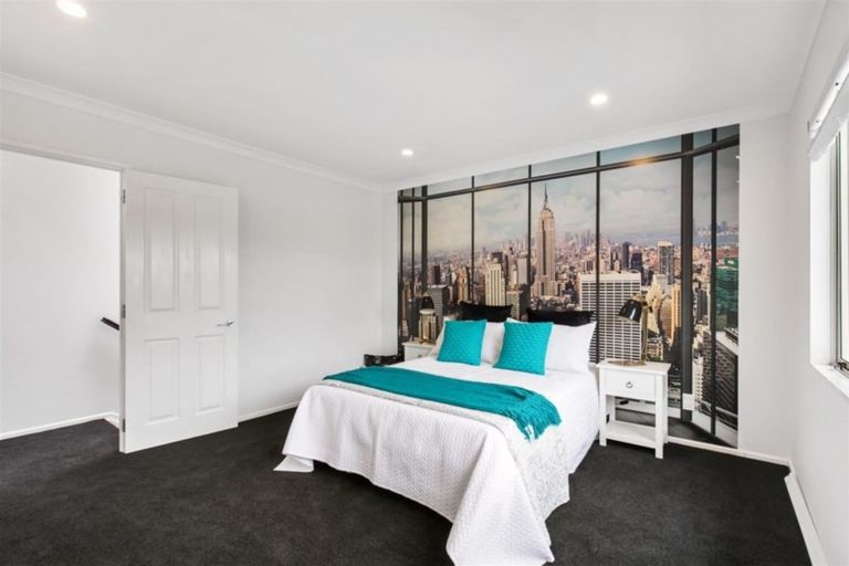 Photo of property in 6 Canonbie Place, East Tamaki Heights, Auckland, 2016