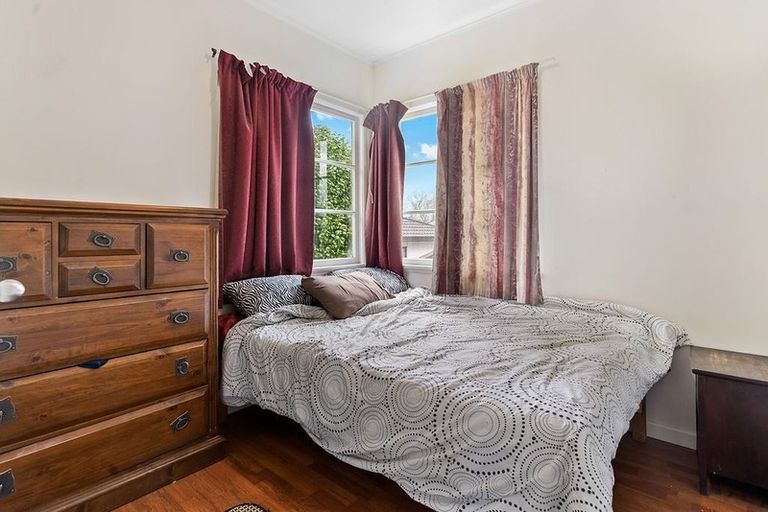Photo of property in 1 Fowlds Avenue, Sandringham, Auckland, 1025