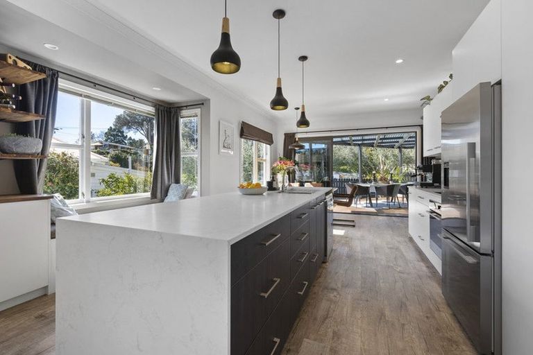 Photo of property in 15 Bracken Street, New Plymouth, 4310