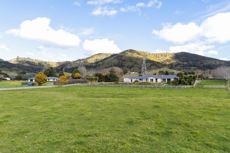 Photo of property in 10 Parker Road, Huntly, 3771