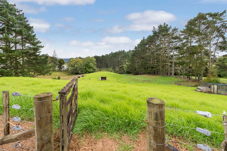 Photo of property in 182 Amreins Road, Taupaki, Henderson, 0782